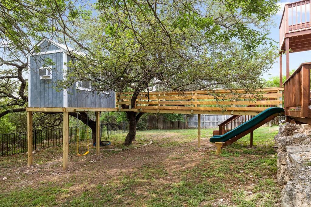 Zen Austin Home With A Cozy Tree House Exterior photo